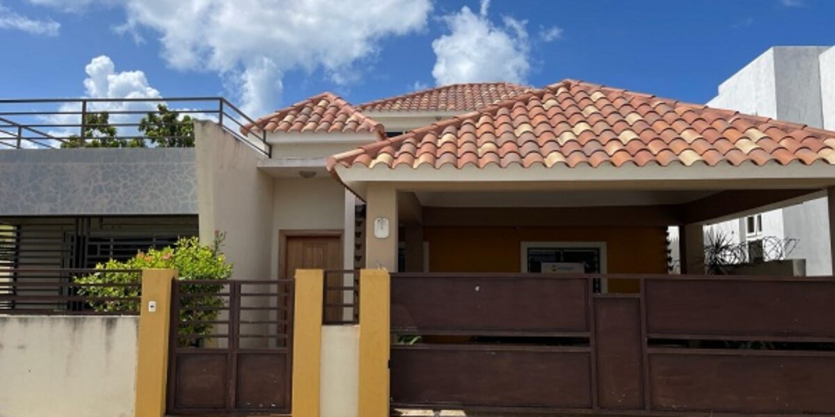 Venta Casa La Romana – Residencial Las Orquideas