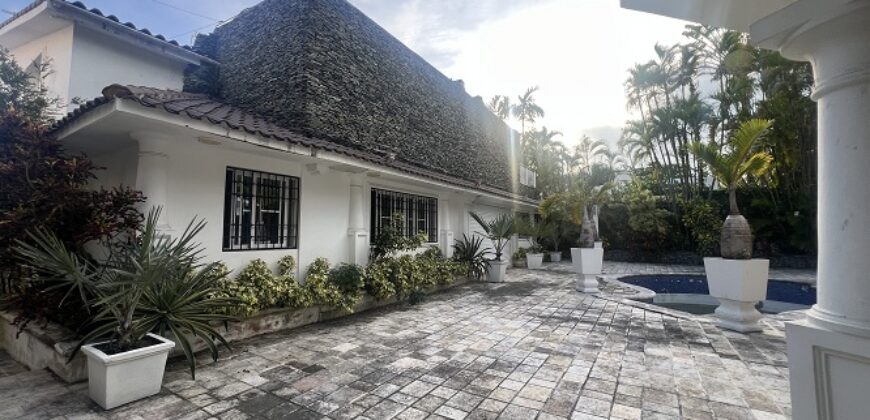 Venta Casa Altos de Arroyo Hondo II