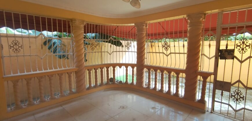 Vendo Casa con Local en la Zona Ortiental – Residencial Juan Lopez