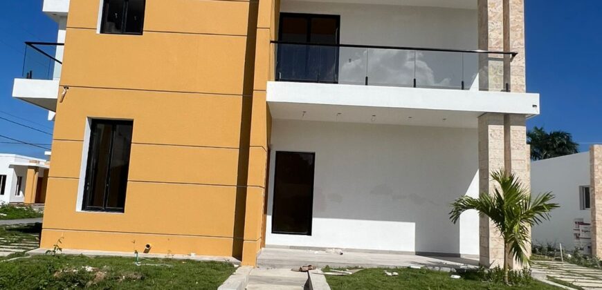 Venta Villa con Patio en Bávaro