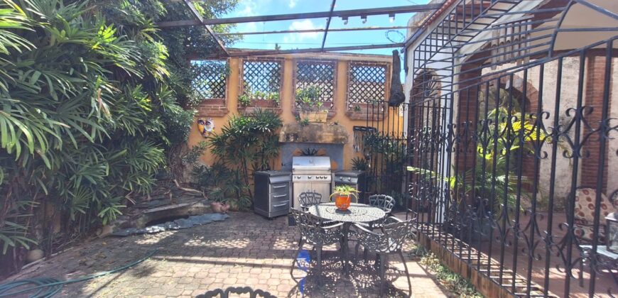 Venta Casa Colonial en Gazcue
