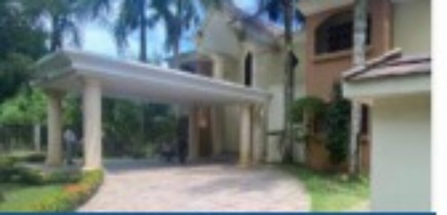 Venta Casa Mejestuosa en Isabel Villas -Arroyo Hondo