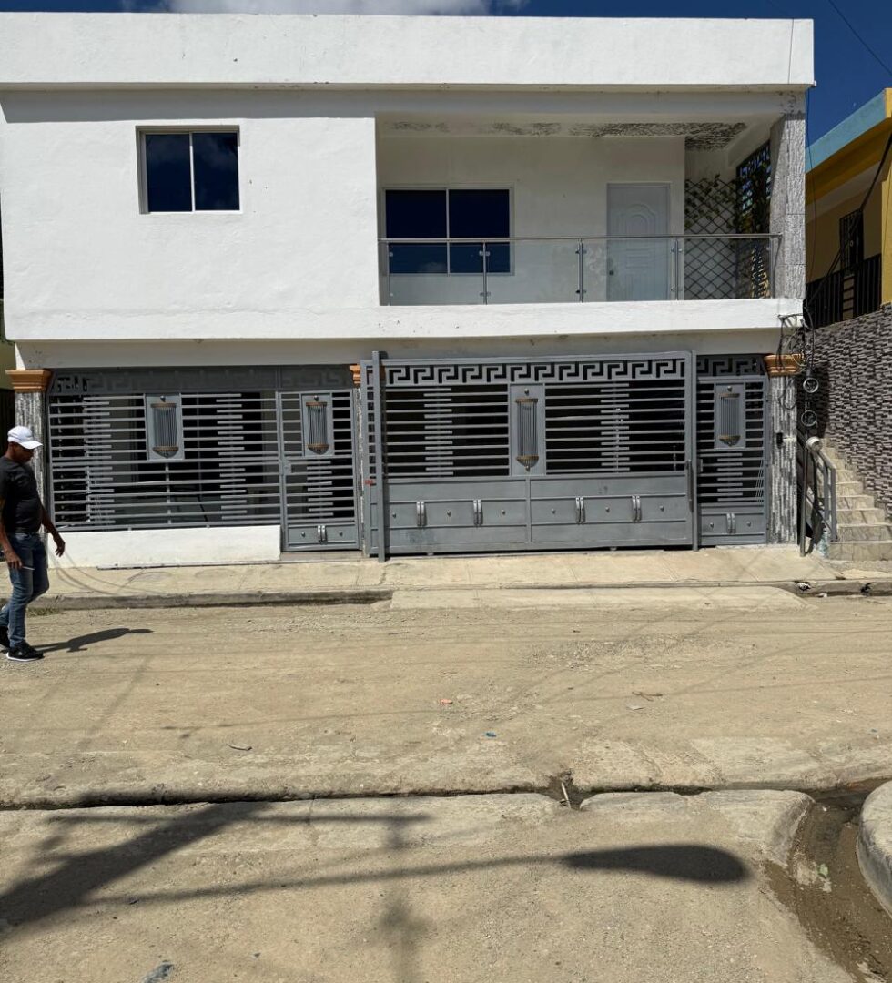 Venta Casa con Dos Apartamentos En Los Tocones de Santiago- RD$11,481,000