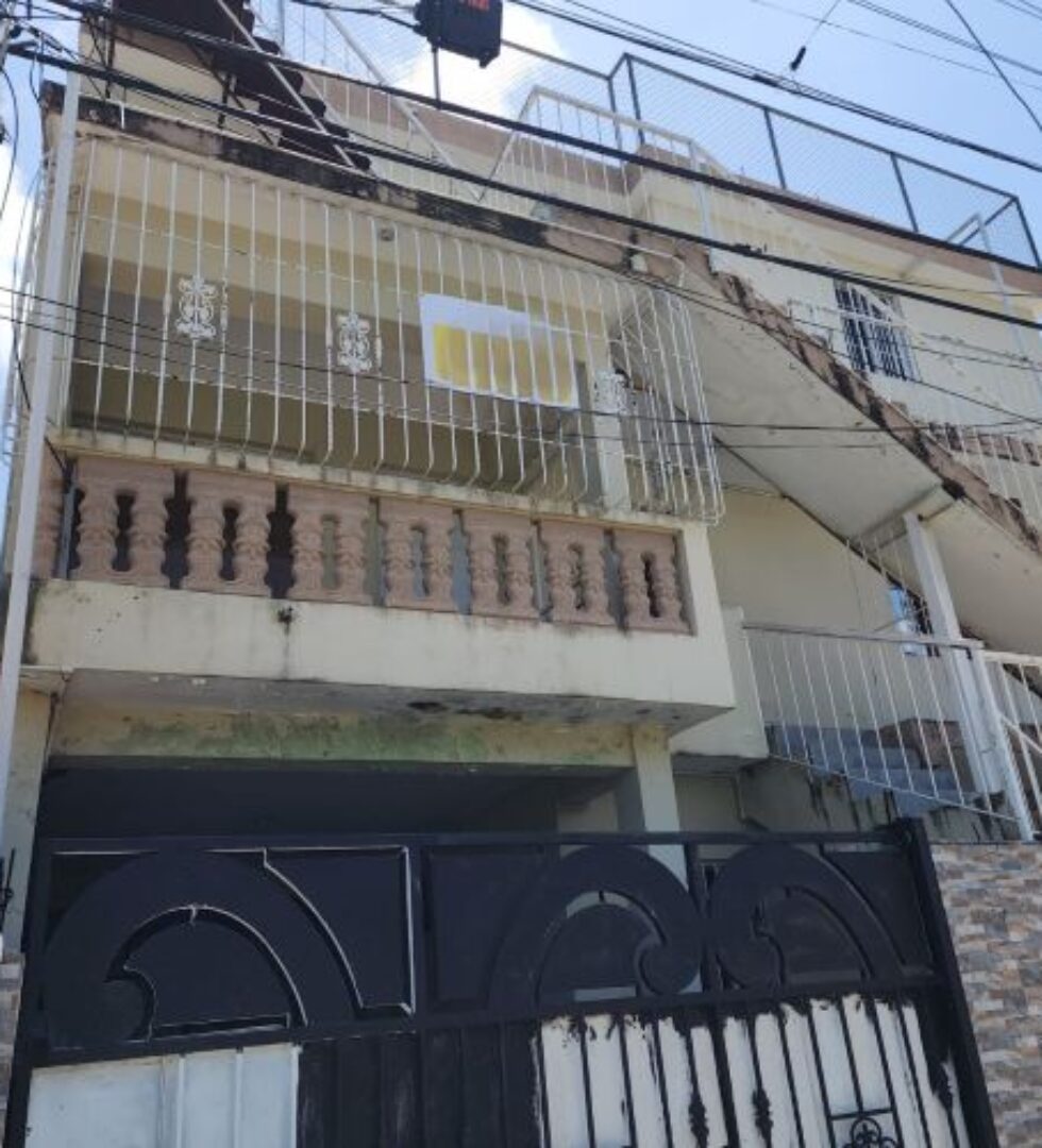 Venta Casa con 8 Apartamentos en Monte Rey- Sabana Pérdida RD$17,850,000