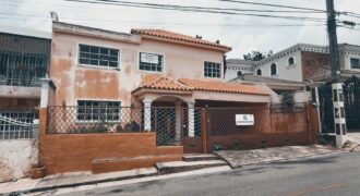Venta de casa en Alameda -Urbanización Almendra