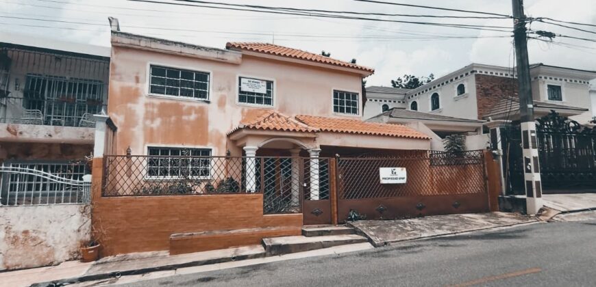 Venta de casa en Alameda -Urbanización Almendra