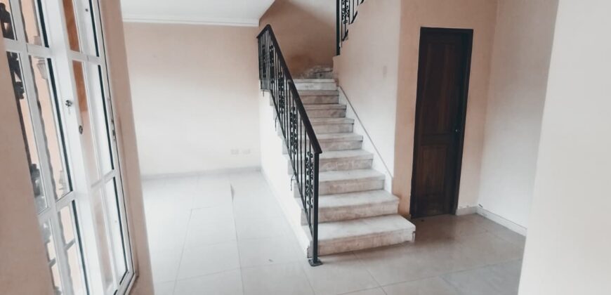 Venta de casa en Alameda -Urbanización Almendra
