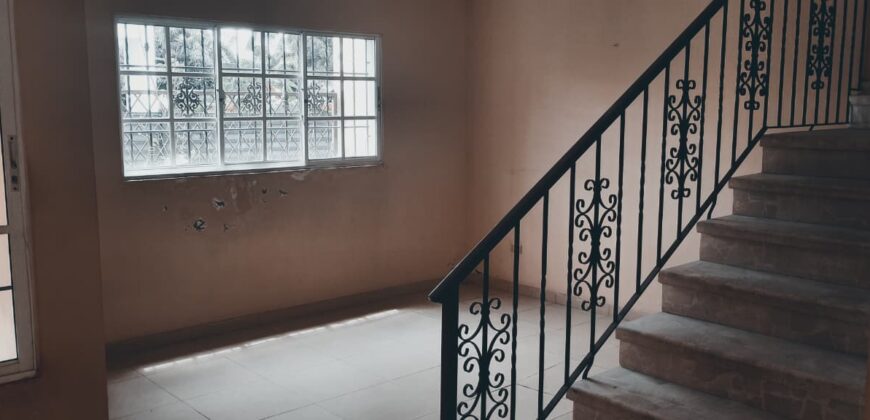 Venta de casa en Alameda -Urbanización Almendra