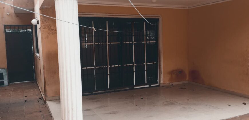 Venta de casa en Alameda -Urbanización Almendra