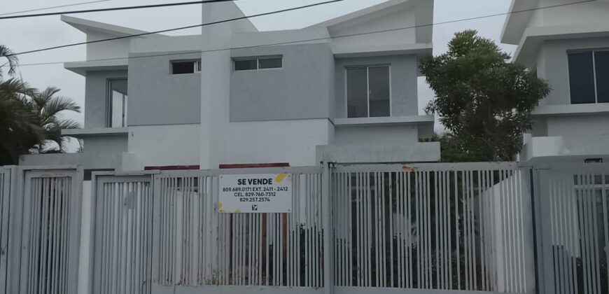 Venta Villa Tipo Townhouse en Bávaro- Residencial El Ejecutivo